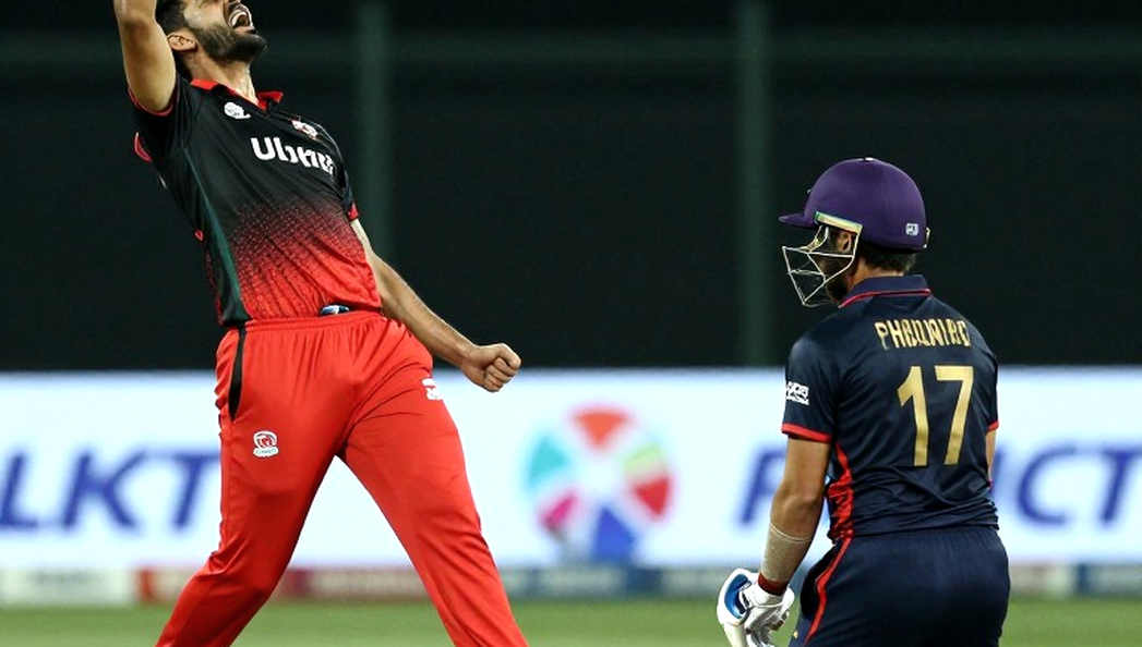 ছয় রানের আঠারো বছর: আরসিবি, শেষ ওভারের হিসাব আর ভাড়া করা আনুগত্যের খতিয়ান