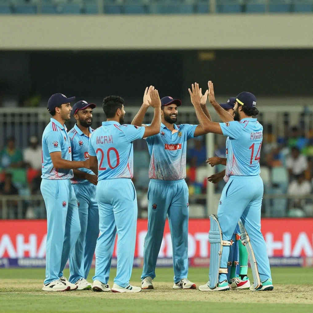 এবাদতের খালি পায়ে হাঁটা, আর আবুধাবির ৪২ ডিগ্রি এবাদতের খালি পায়ে হাঁটা, আর আবুধাবির ৪২ ডিগ্রি