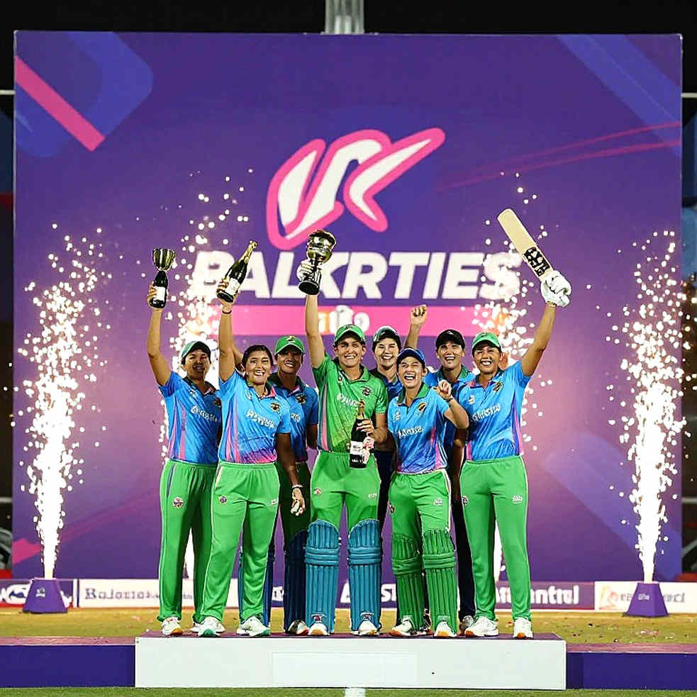 চৌদ্দ জনে দুইশো চল্লিশ কোটি: পাকিস্তানের স্কোয়াড তালিকা যেখানে কোচিং ব্যর্থতাকে অলসতা বলে চিহ্নিত করা হচ্ছে